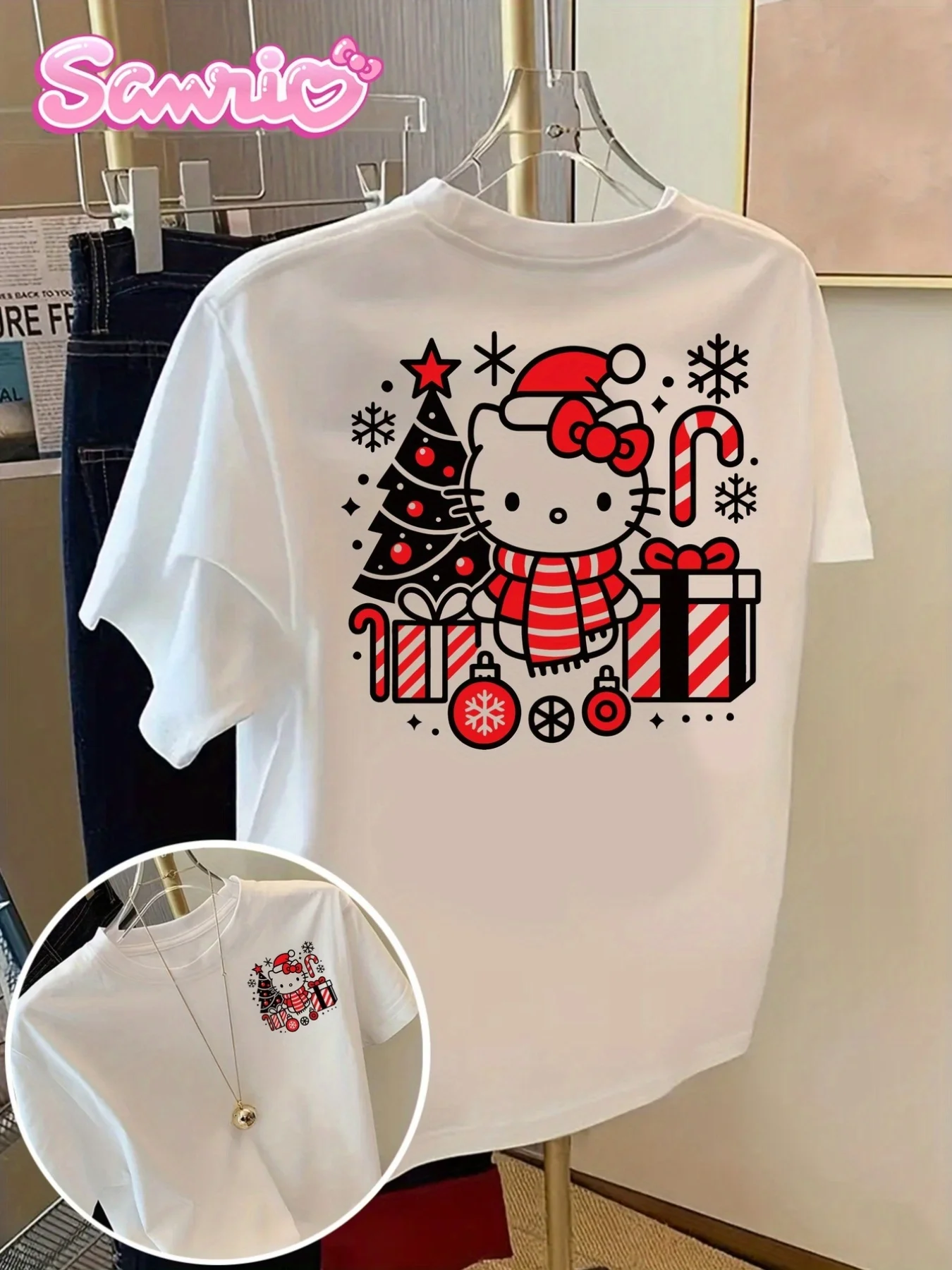 

Sanrio Hello Kitty Женская рождественская футболка с короткими рукавами — милый мультяшный принт, с рождественской шапкой и дизайном подарочной коробки,