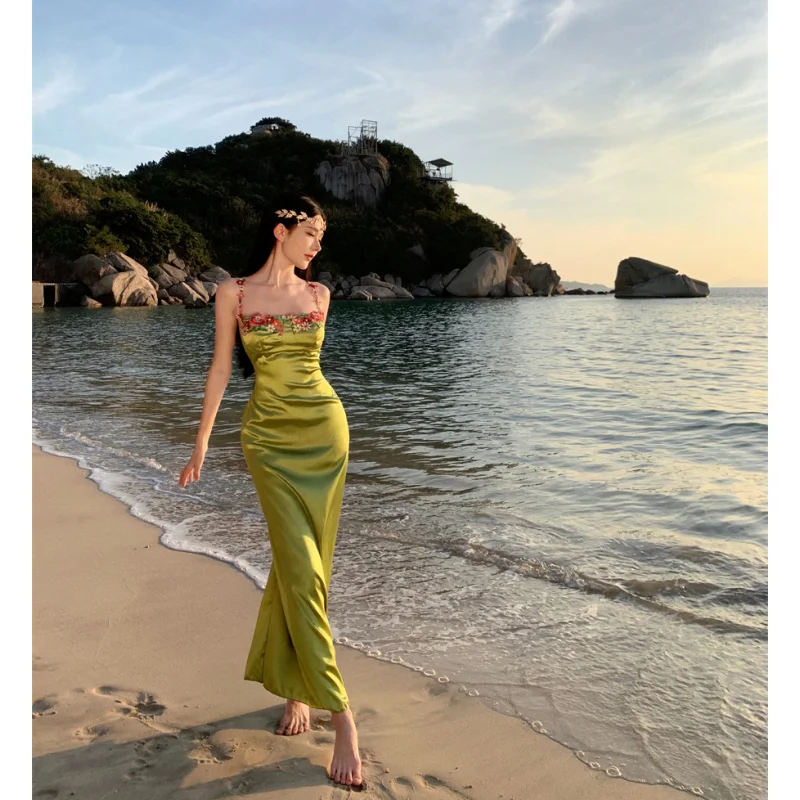 2024 Women's Wear Dress Gentle High Waist Cherry Green Flower Temperament Embroidery Sling Long Dress Solid Summer Skirts