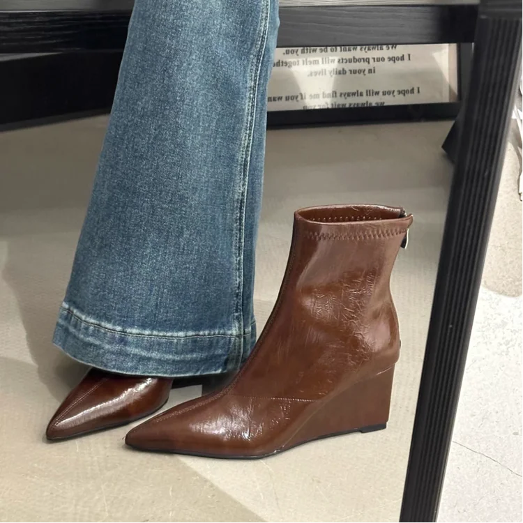 

Four Seasons New light luxury Retro style Temperament Pointed toe boots Women's niche Design back zipper Fashion Boots 2025