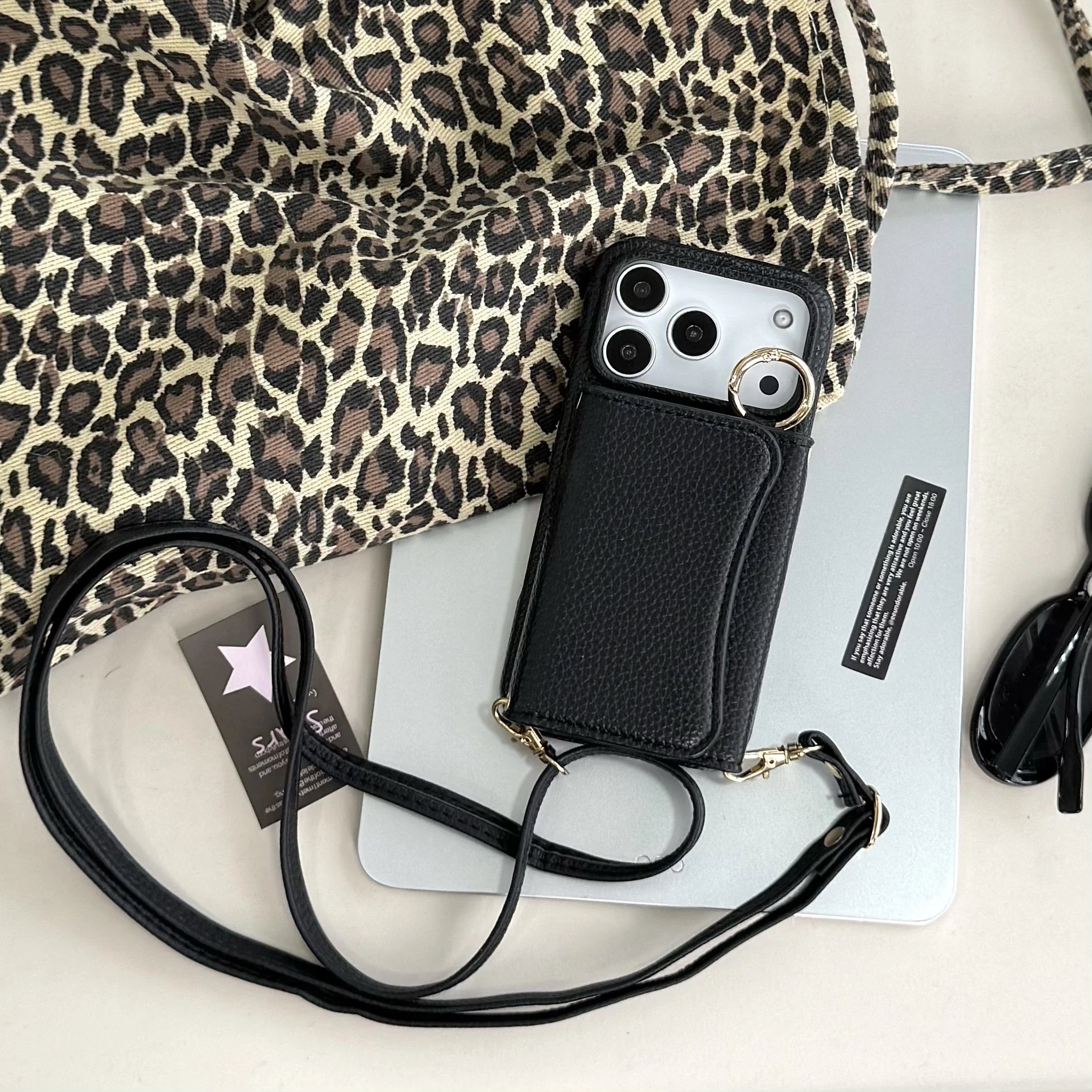 Funda de cuero tipo billetera magnética con soporte de anillo cruzado semicircular para iPhone 17 Pro Max 16 Plus 15 Plus 14 13 funda con cordón largo