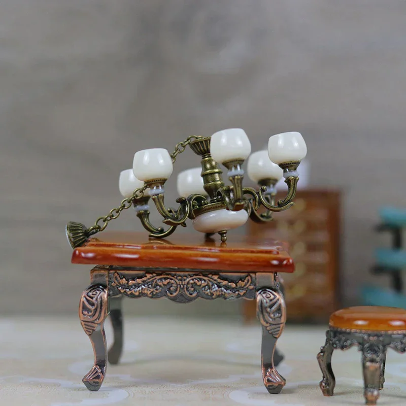 قطعة واحدة من إكسسوارات بيت الدمى المصغر، طاولة مربعة صغيرة بتصميم عتيق، ديكورات ألعاب عائلية