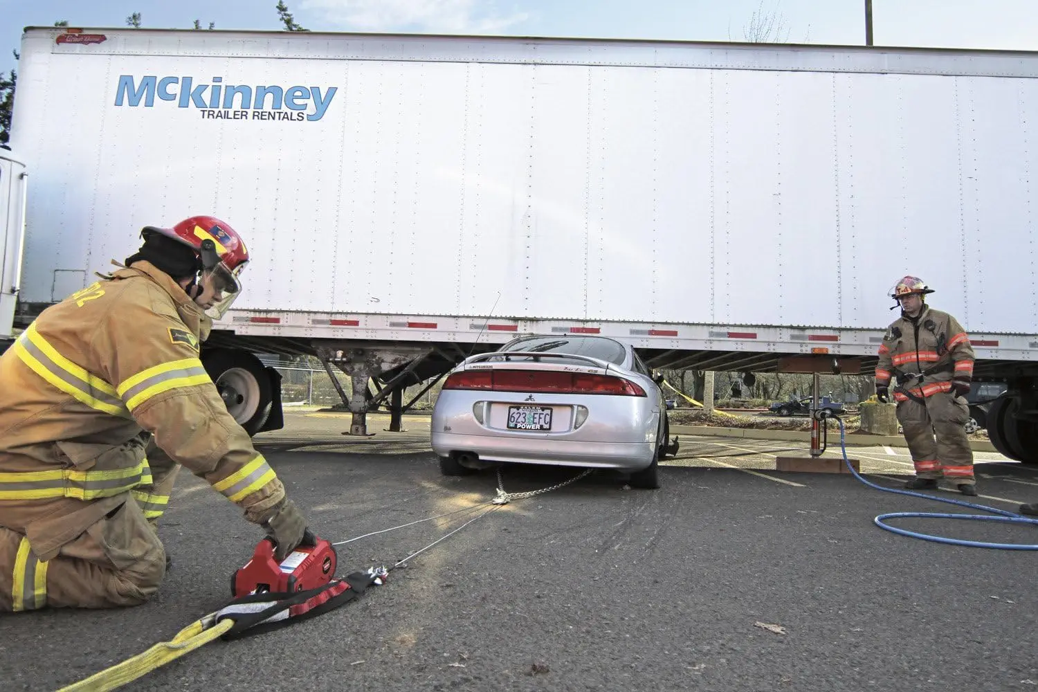 WARN 885030 PullzAll Cordless 24V DC Portable Electric Winch with Steel Cable and 1 Rechargeable Battery Pack: 1/2 Ton (1,000 lb