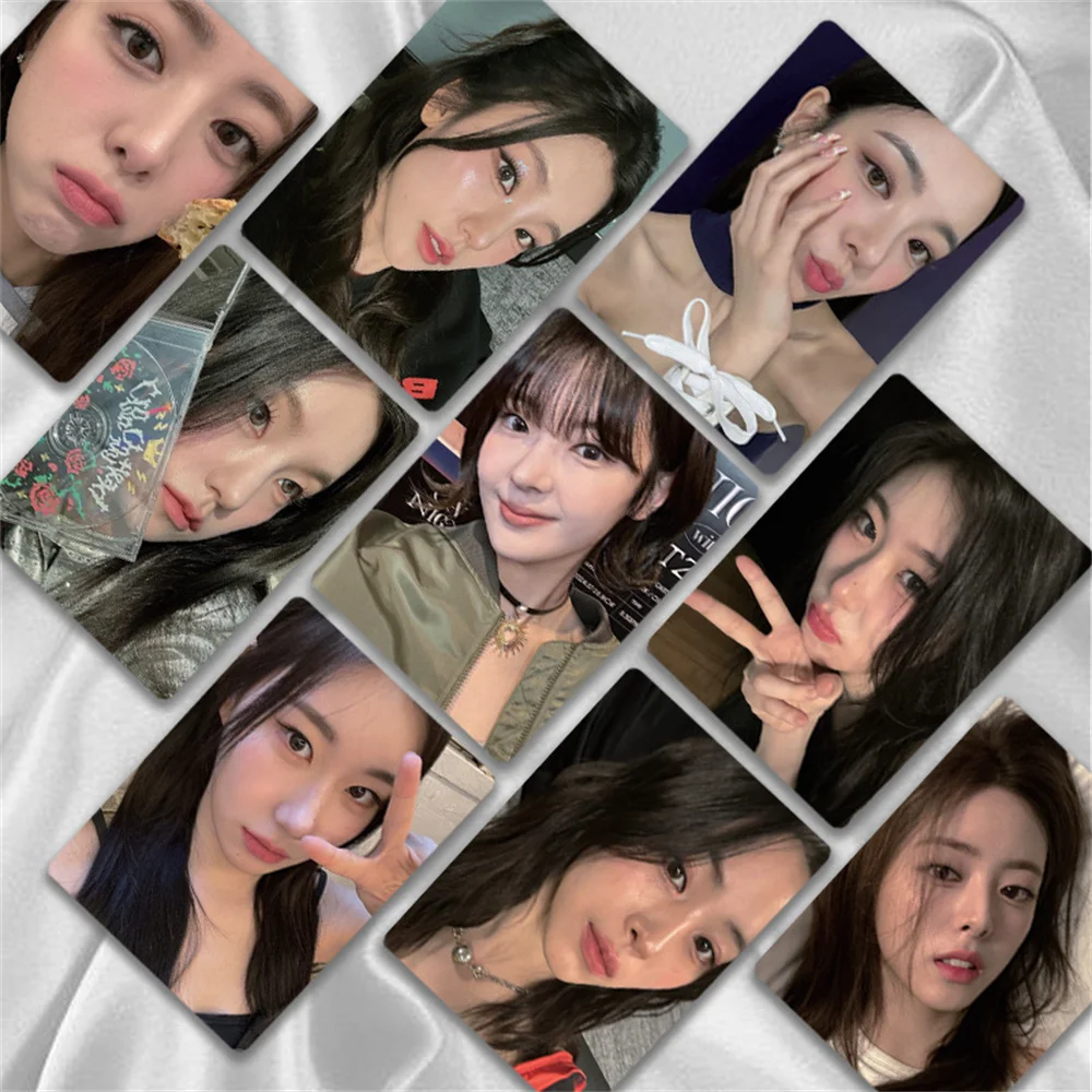 

50Pcs/Set KPOP ITZY Selfie Photo Laser Cards Yuna Yeji Ryujin Chaeryeong Lia Korean Style Lomo Cards Postcards Fans Collection