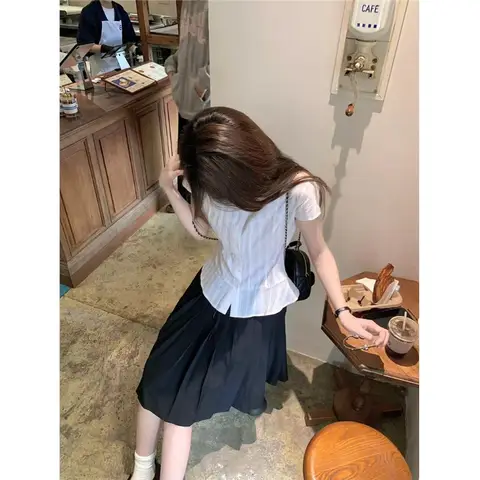 한국 대학생 스타일 여성 여름 2025 신상 스몰 플라이 슬리브 반팔 셔츠 슬리밍 플리츠 미니스커트 투피스 세트