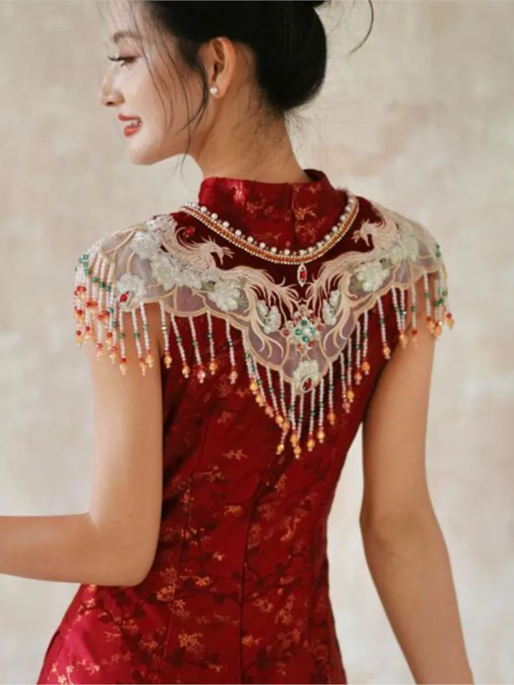新しい中国風チャイナドレス、肩付きウェディング乾杯ドレス、ショール、赤いお祝いアクセサリー、タッセル、フェイクカラー、ニッチ