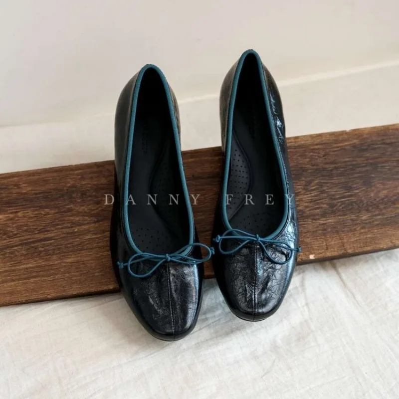 2026 Women's Bowknot Retro Pattern Leather Sandals