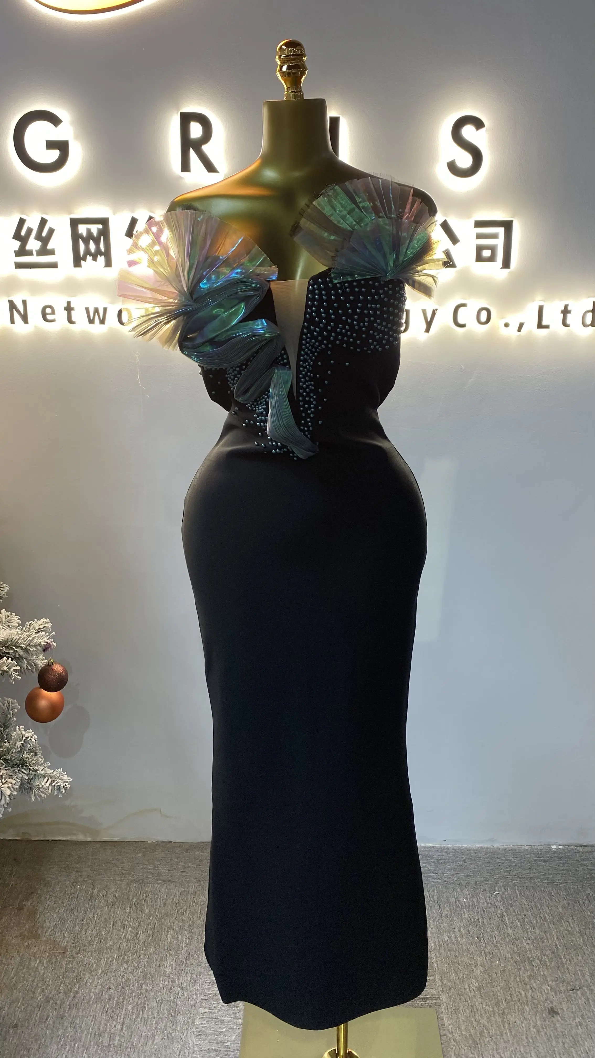 Hot Selling Latest Fashionable Strapless Bodycon Evening Dress with Luxurious Beaded Bandage Dress-GZXX117