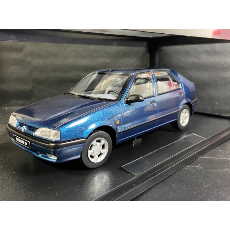 Moulé sous pression TRIPLE9 1/18 échelle Renault 1994 19 modèle de voiture en alliage bleu jouet à collectionner cadeau Souvenir affichage ornement