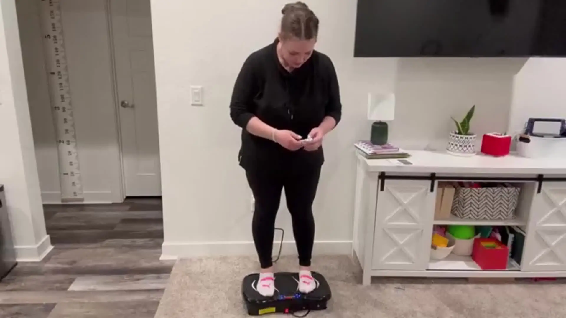 

Vibration Plate Exercise Machine – Full Body Massage & Muscle Activation Platform with Waist Twister for Home Workout