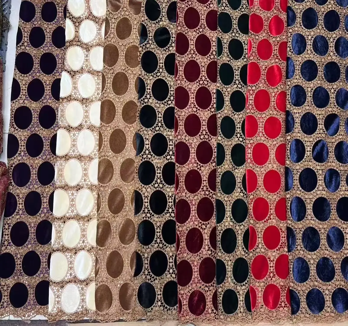 رائجة البيع قماش دانتيل مخملي على الموضة الأفريقية 2025 جودة عالية مع نسيج مطرز نيجيريا للنساء فساتين حفلات الزفاف