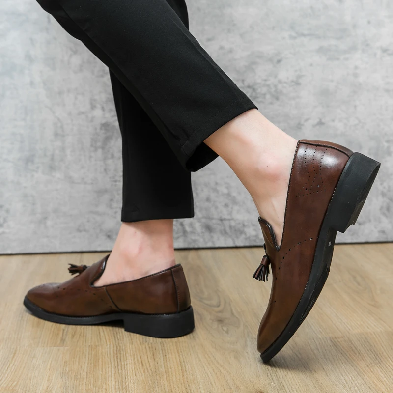 British Brock tassel loafers men\'s feet Business sculptured leather leather breathable slip-on men\'s shoes 46 plus size