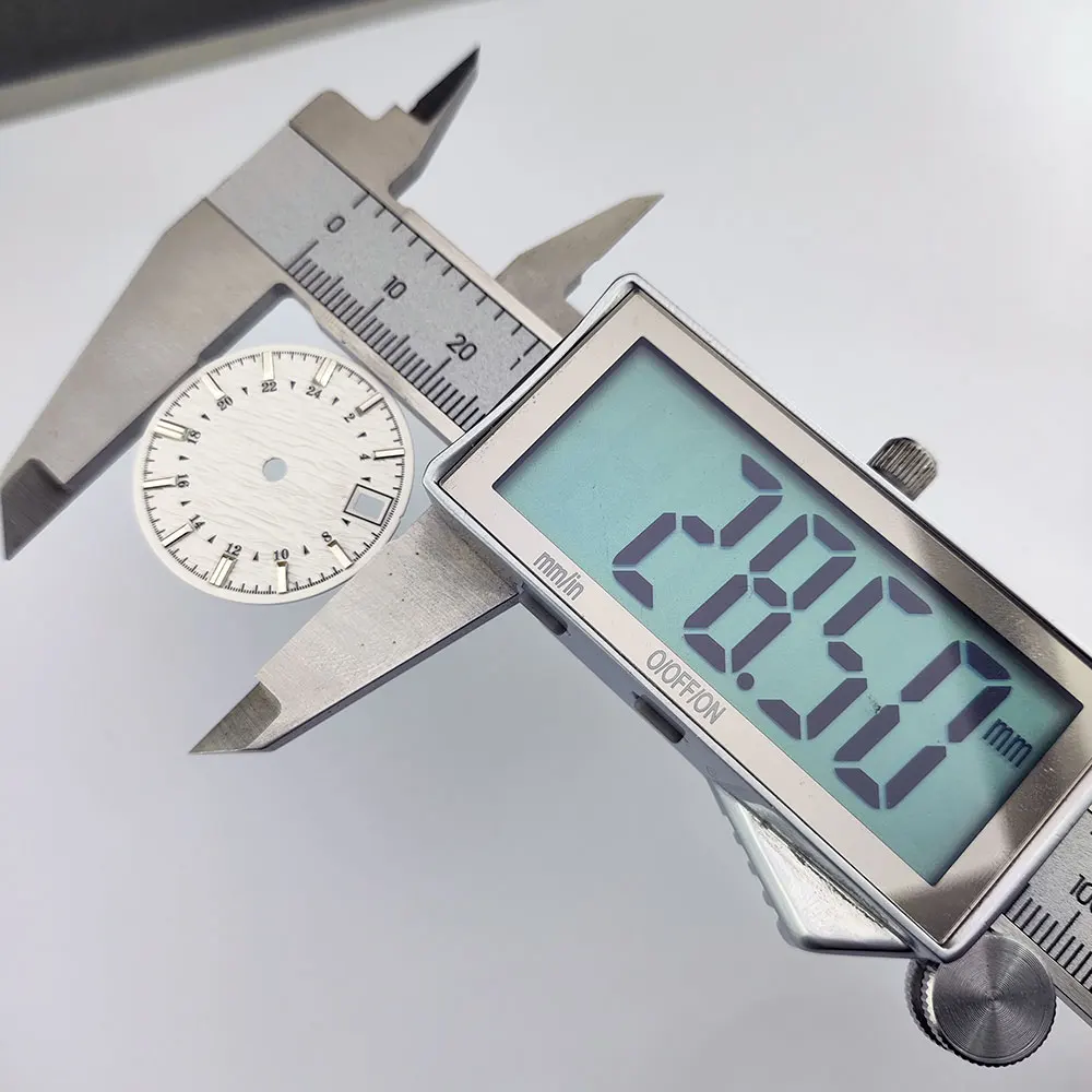 قرص الساعة 28.5 ملم مع سطح عمودي مموج مائي قرص ساعة مضيء مناسب لملحقات استبدال ساعة الحركة NH35