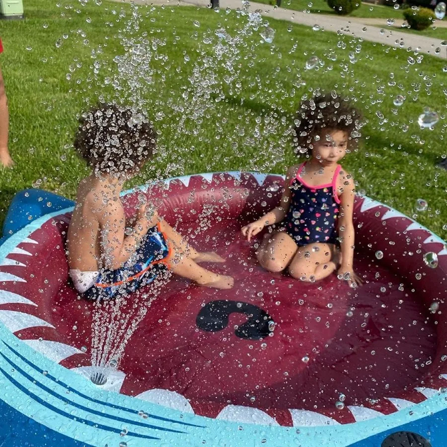 Irrigatore gonfiabile per piscina Kiddie da 71 pollici 3 in 1 con design a squalo per cani e giochi d'acqua estivi all'aperto per ragazzi e ragazze