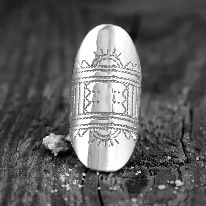 1PC Vintage Bohemian Chunky Wide Face Ring, Moon & Wind Themed Unisex Statement Accessory, Eternity Promise Ring Suitable for Wedding, Engagement & Anniversary, Wonderful Gift Choice for Birthday, Father's Day