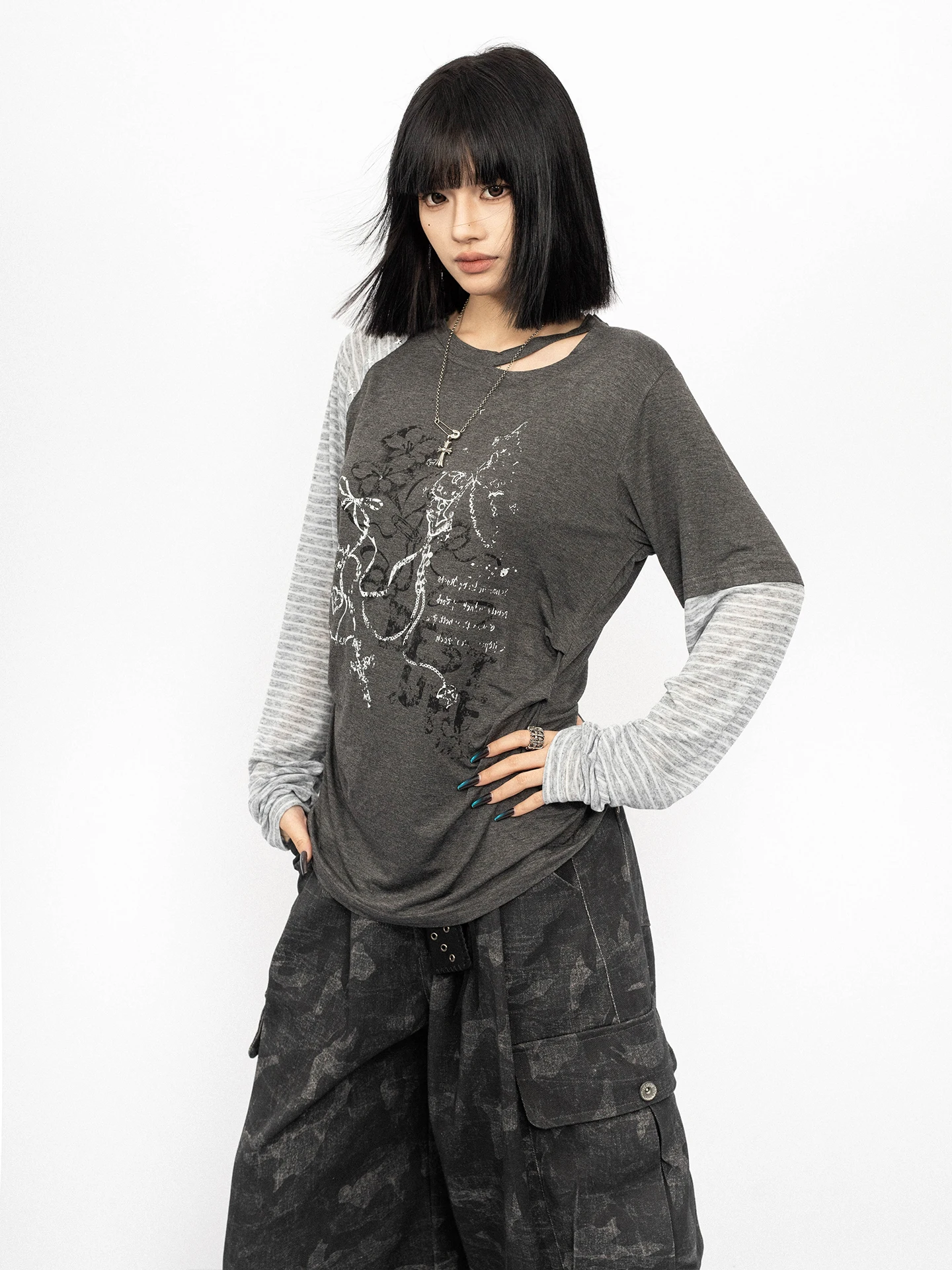 OCTTFLAB Light Punk Style Spliced Print Long Sleeve T-Shirt Women's Loose Vintage Top Streetwear Dark Style Ladies Tee