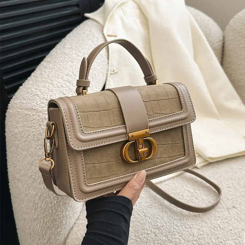 حقيبة يد نسائية كلاسيكية حقيبة كتف مربعة صغيرة حقيبة كروس تصميم عالي الجودة حقيبة عصرية بطانة من النايلون مادة البولي يوريثان