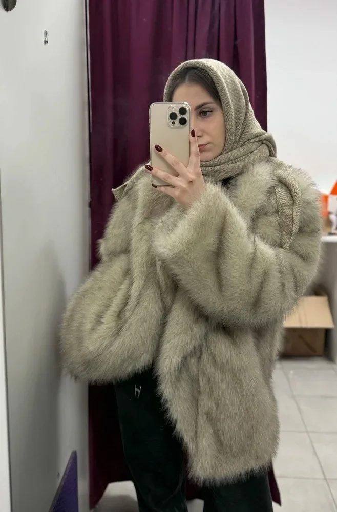 

Роскошная зимняя женская куртка из искусственного меха с большим воротником, укороченная, утепленная, пушистая, меховая, на меху подложке