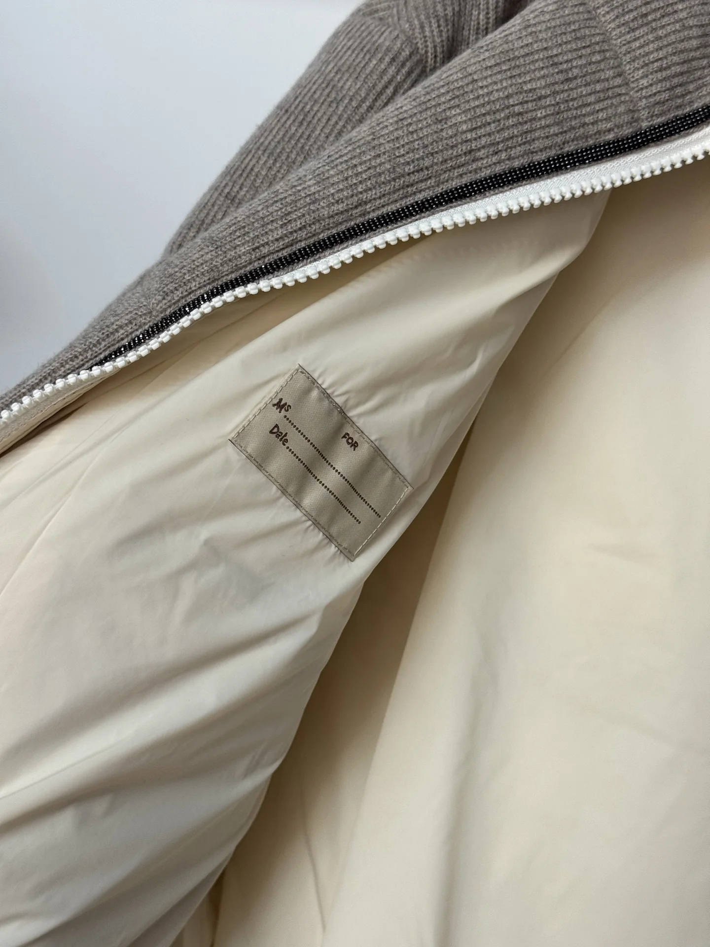 เสื้อแจ็คเก็ตขนห่านสีขาวถักนิตติ้งแฟชั่นคุณภาพสูงสำหรับผู้หญิง ฤดูใบไม้ร่วง/ฤดูหนาวใหม่