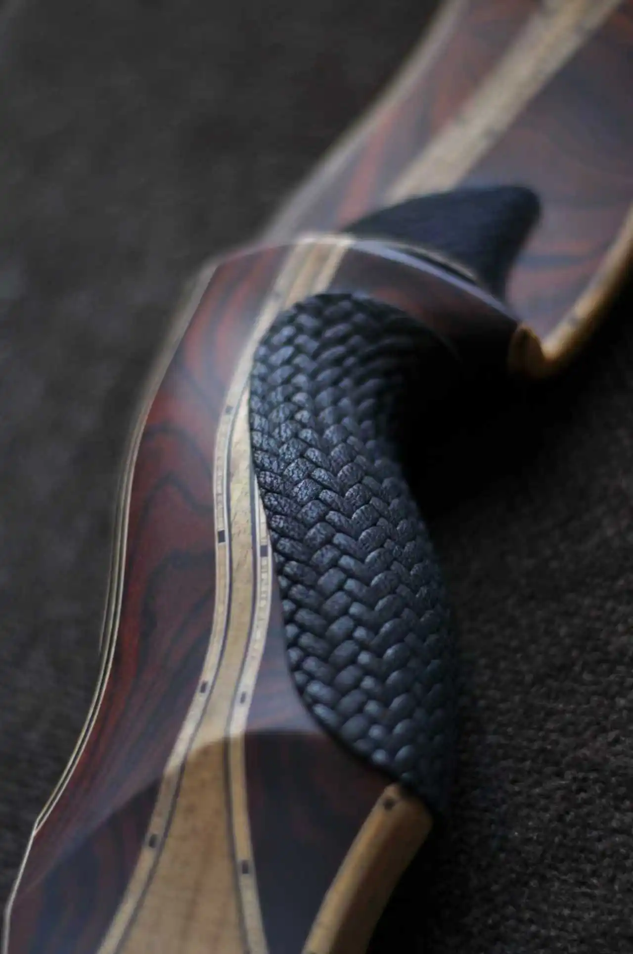 قبضة PAWGEAR من الجلد المحبب بالكامل غير قابلة للانزلاق ومقاومة للعرق لأقواس الصيد التقليدية - قوس رماية مريح ومتين