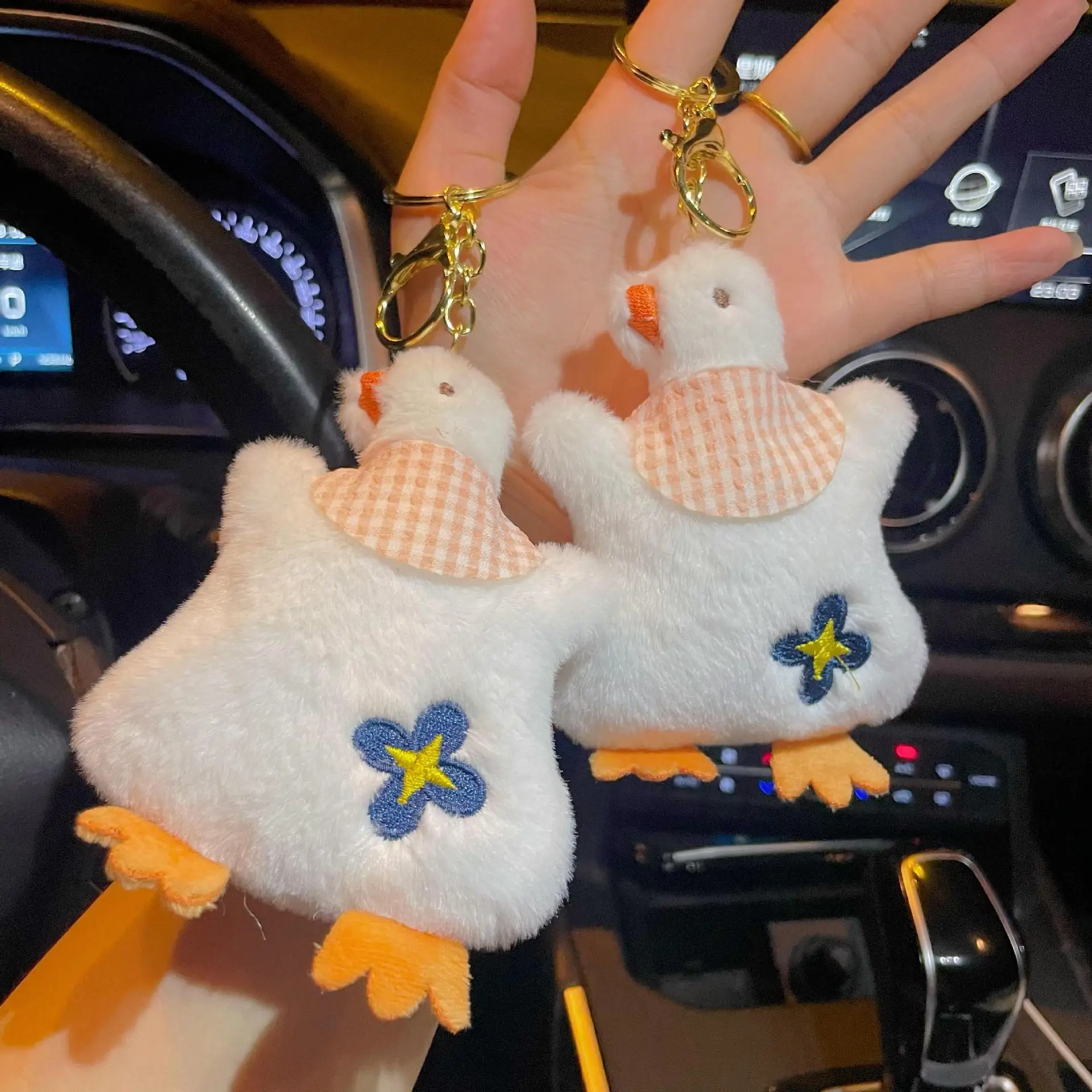 Cartoon Plush White Goose Brooch Stuffed Doll Keychain Pendant Coat Sweater Scarf Badge Pins Bag Decor