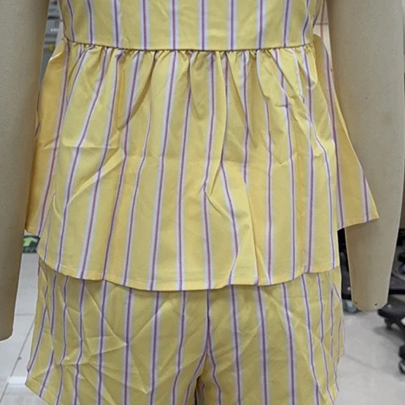 

Женские лоскутные полые комплекты из двух предметов премиум-класса для отдыха без рукавов с завязками спереди, полосатые топы на бретелях и шорты