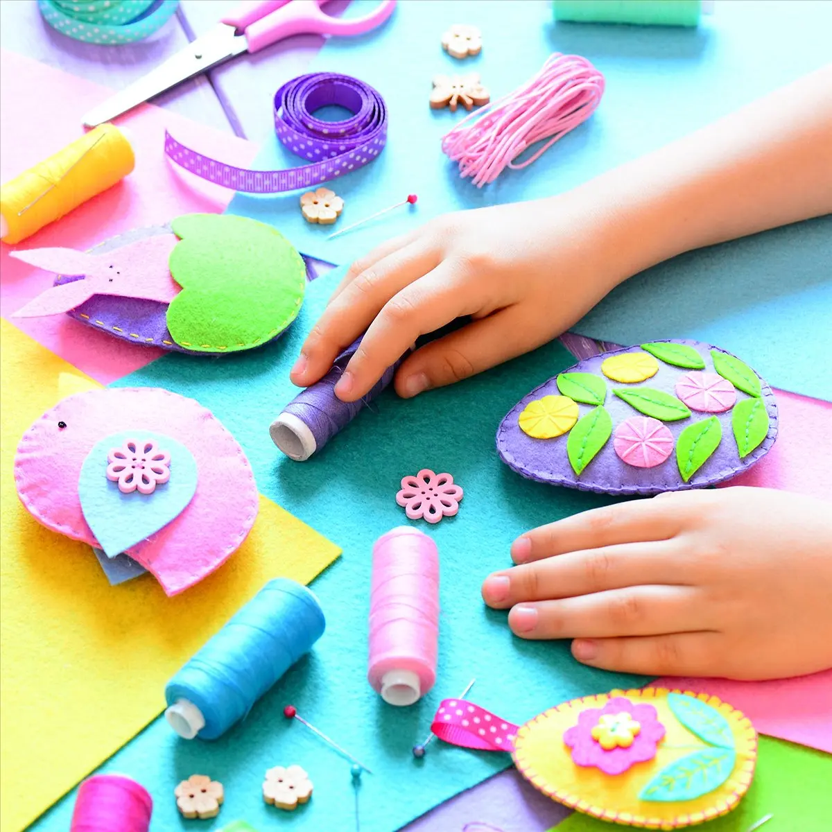 SDFC 40Pcs Felt Fabric Squares DIY Craftwork Felt Crafts Assorted Colors Textile Fuzzy Fabrics for Sewing