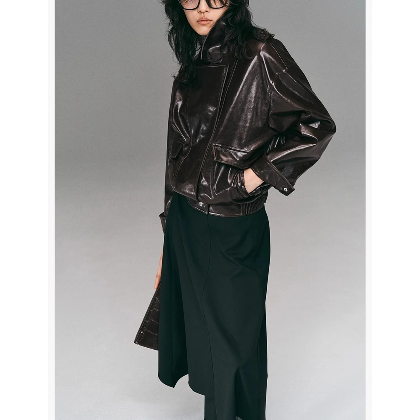 เสื้อโค้ทหนังเคลือบผู้หญิงสไตล์อเมริกัน แขนยาว ปกพับได้ รุ่นใหม่ล่าสุดสำหรับฤดูใบไม้ร่วงและฤดูหนาว