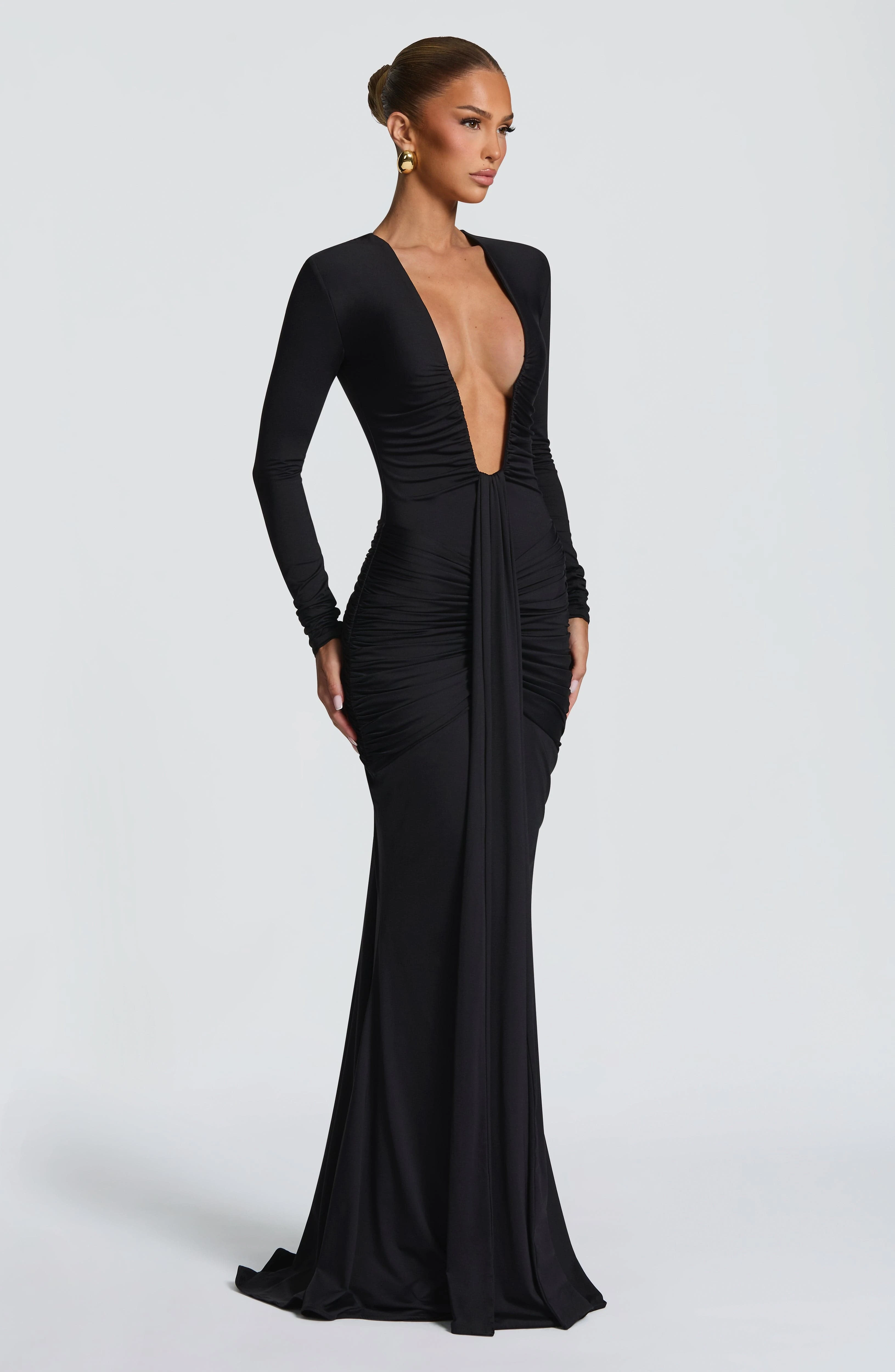 فستان ماكسي أسود بأكمام طويلة - مراجعة Evening Gown وسعره