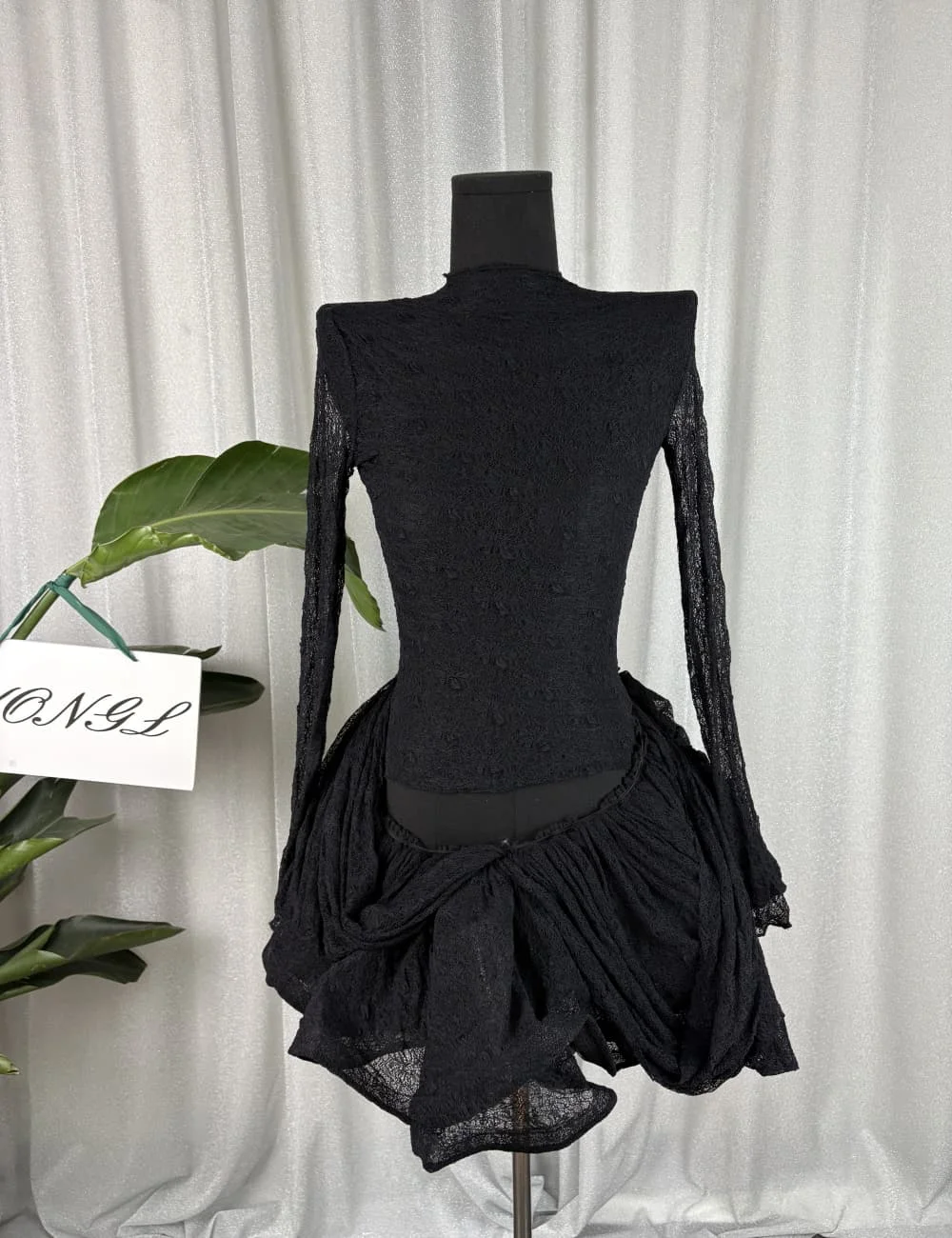 Vestido negro Sexy liso suelto con pliegues empalmados ahuecados para mujer diseño de manga larga traje de tres piezas conjuntos de club nocturno de moda