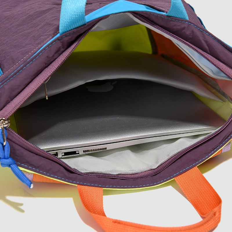 حقيبة ظهر نسائية عصرية مصنوعة من نسيج النايلون المقاوم للماء وخفيفة الوزن وتصميم كتلة الألوان لحقيبة السفر على الطراز الشخصي