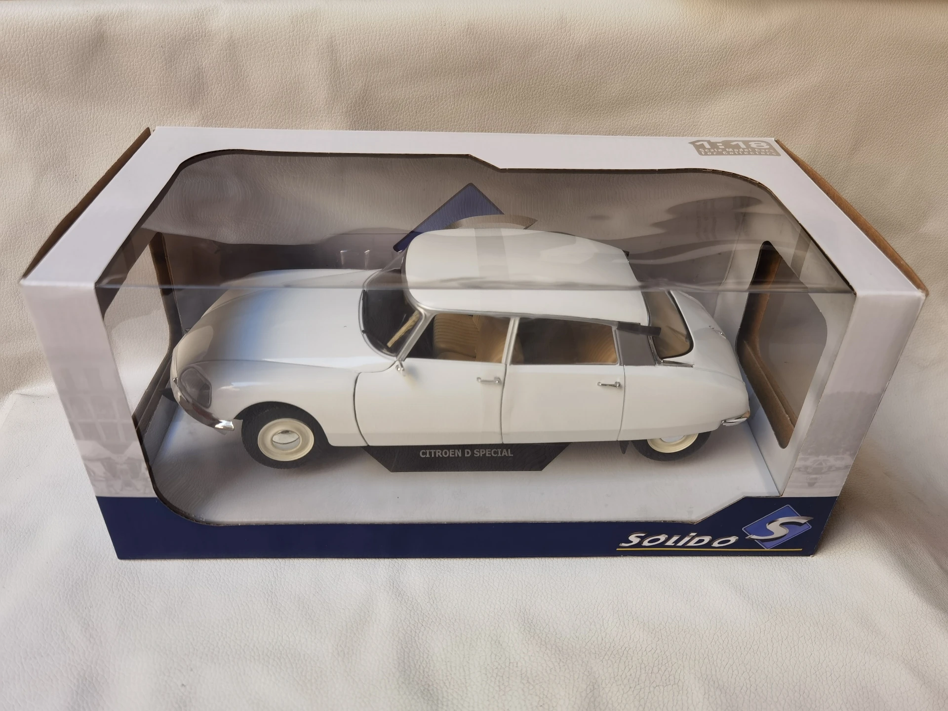 

Diecast Solido 1/18 Scale Citroen D Special Citroen Alloy Car Model Collectible Toy Gift Souvenir Display Ornament