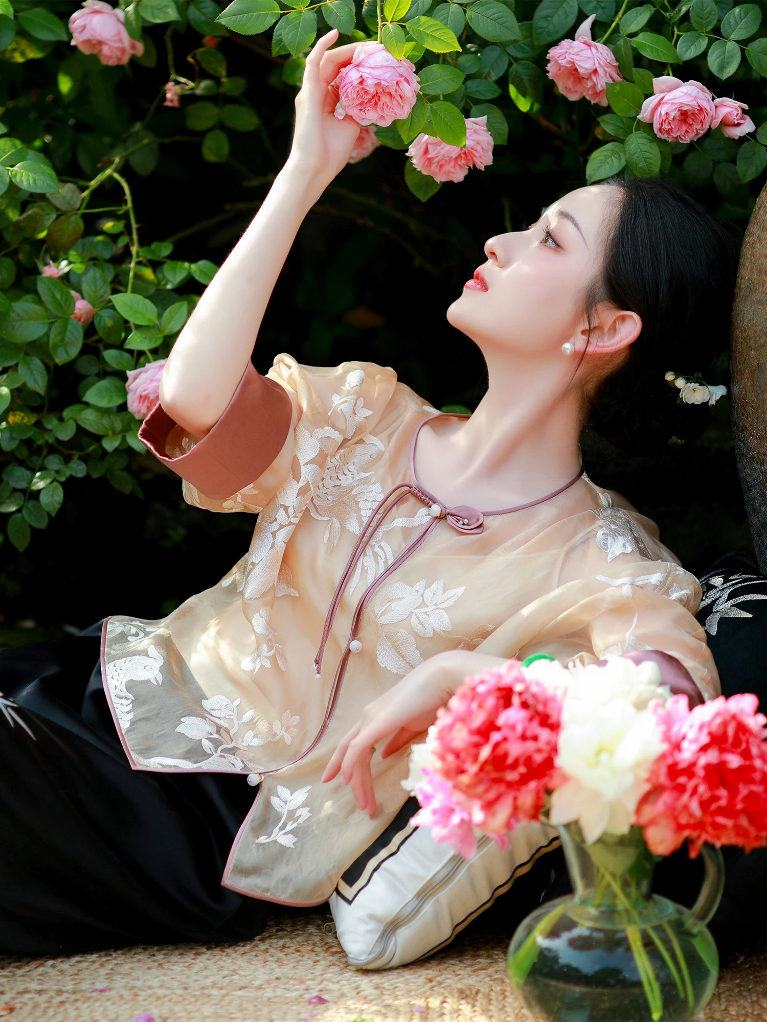 

Summer New Chinese Sle Silk awl Collar Embroidered Top Tang Suit Open Cardigan Thin Soft Breathable Women's Traditional C...