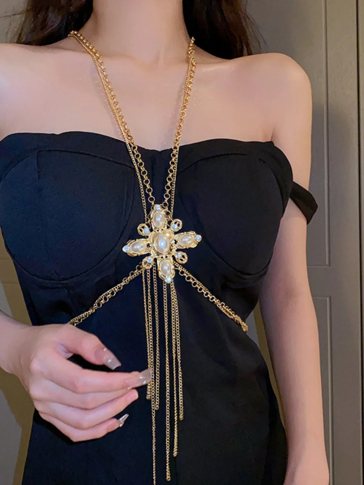 

Golden Vintage Luxurious Pearl Waist Chain Women's MatchAll Antique Inlaid Necklace Body Chain Hanging Neck