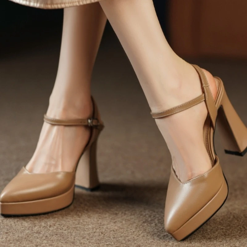 

Женские летние туфли-лодочки с острым носком на высоком каблуке, новинка 2026 года, ретро-стиль, с одной пряжкой, на платформе, с массивным каблуком, сандалии-баотоу
