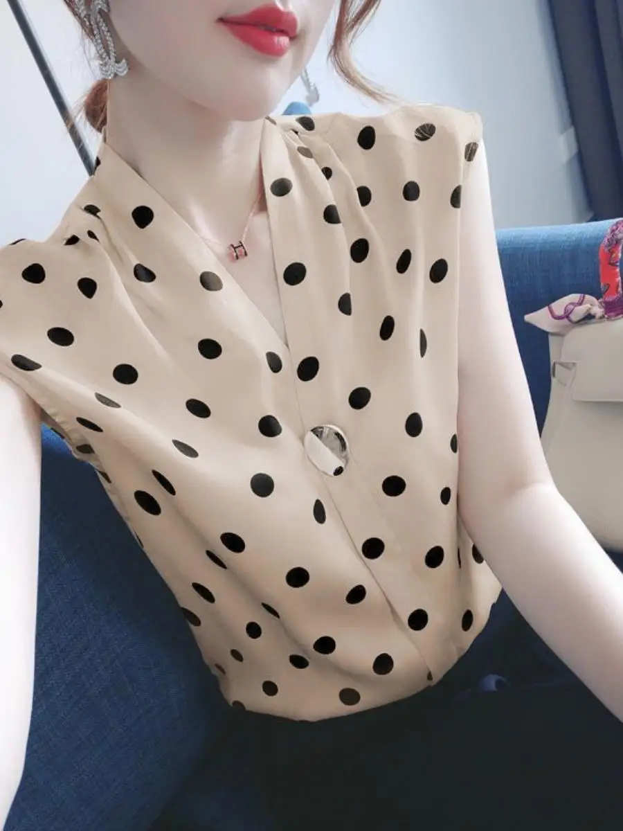 blusa-feminina-de-chiffon-com-poas-verao-2026-sem-mangas-solta-elegante-com-detalhe-na-orelha-de-qualidade