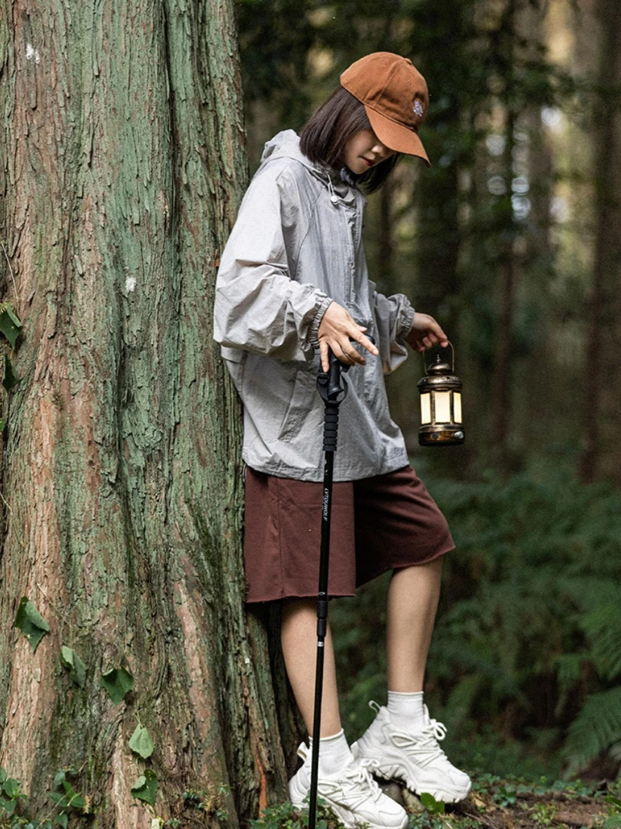 Giacca da Lavoro Outdoor Lunga con Protezione Solare 2024 Nuova Sottile per Uomo e Donna Casual Vestibilità Ampia con Design a Cappello