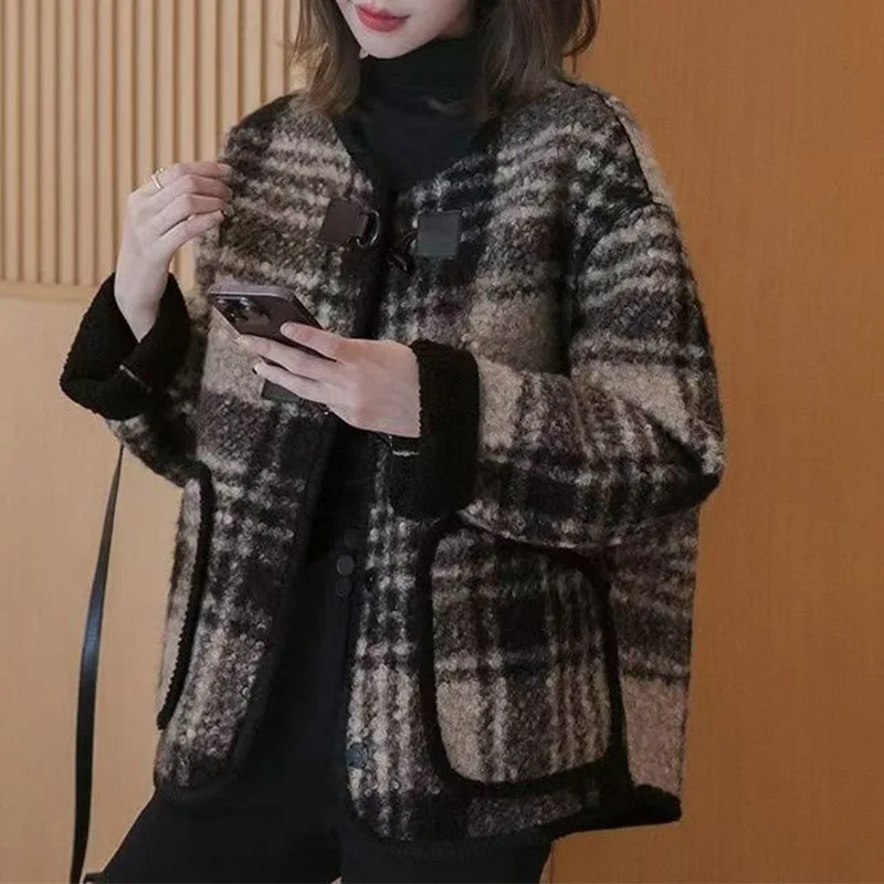 Autumn Winter New Women Lamb Wool Coats Korean Fashion Plaid Pockets Button Thicken Plus Velvet Cardigan Slim Short Jackets Tops