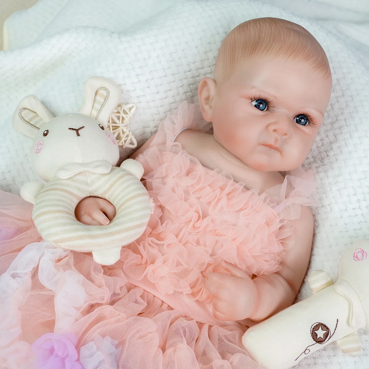 

Realistic Newborn Baby Weight Cloth Baby Doll with Magnetic Pacifier and Feeding Accessories Collectible Newborn Baby Doll Gift