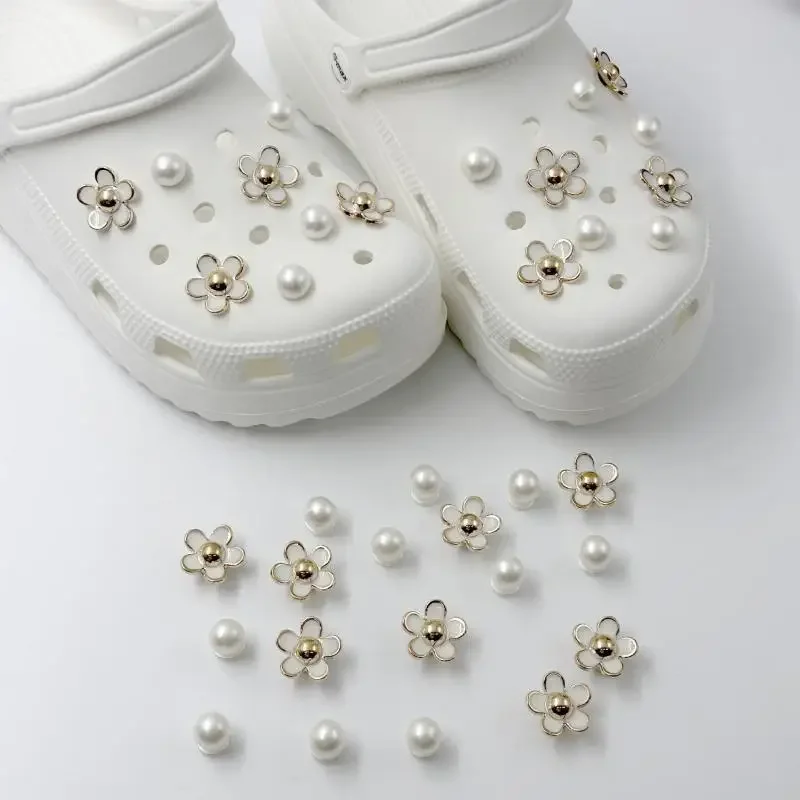16PCS Fashion Shoe Charms Set Accessories Hole Shoe Buckle Summer Cute Pearl Daisies 3D Shoes Decorations