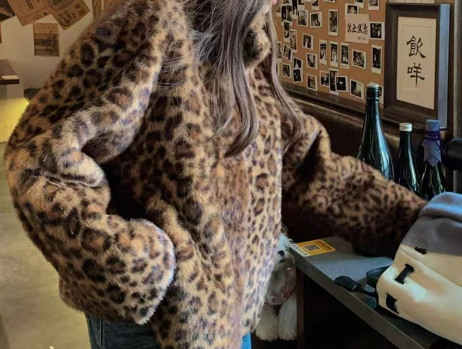 

Retro Leopard Print Jacket for Women's Autumn and Winter 2025 New High-end Short Stand-up Collar Fur