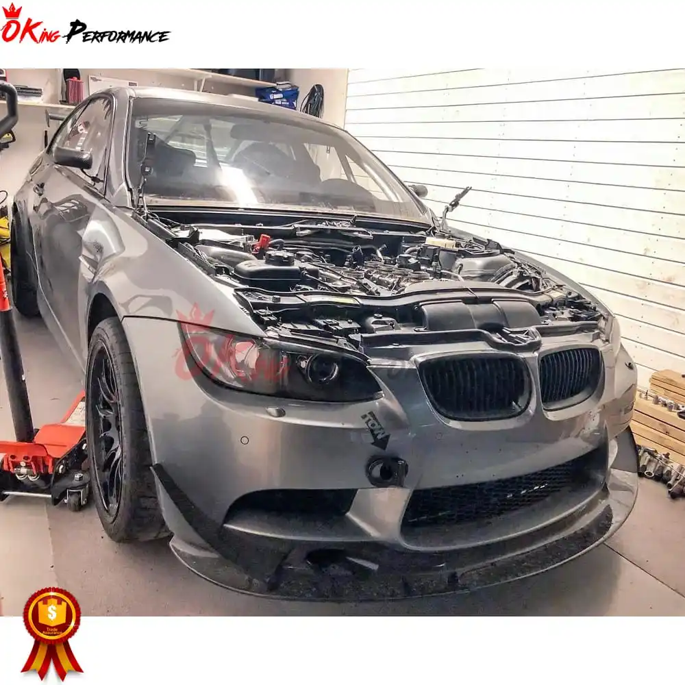 Labbro anteriore in fibra di carbonio stile GT4 per E92 E93 M3