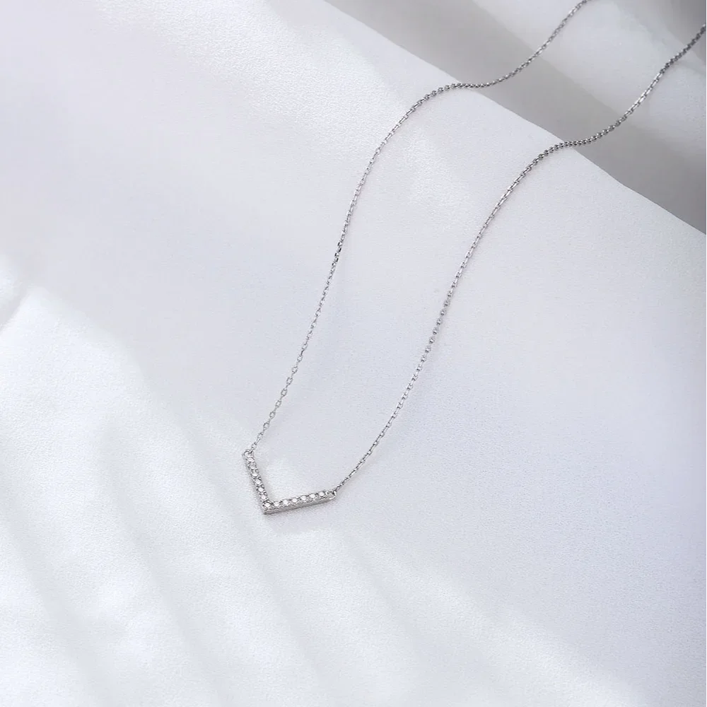IOGOU 18k Gold Plated V Letter Necklace 925 Sterling Silver Simple 1mm Moissanite Necklace For Women with Certificate Jewelry