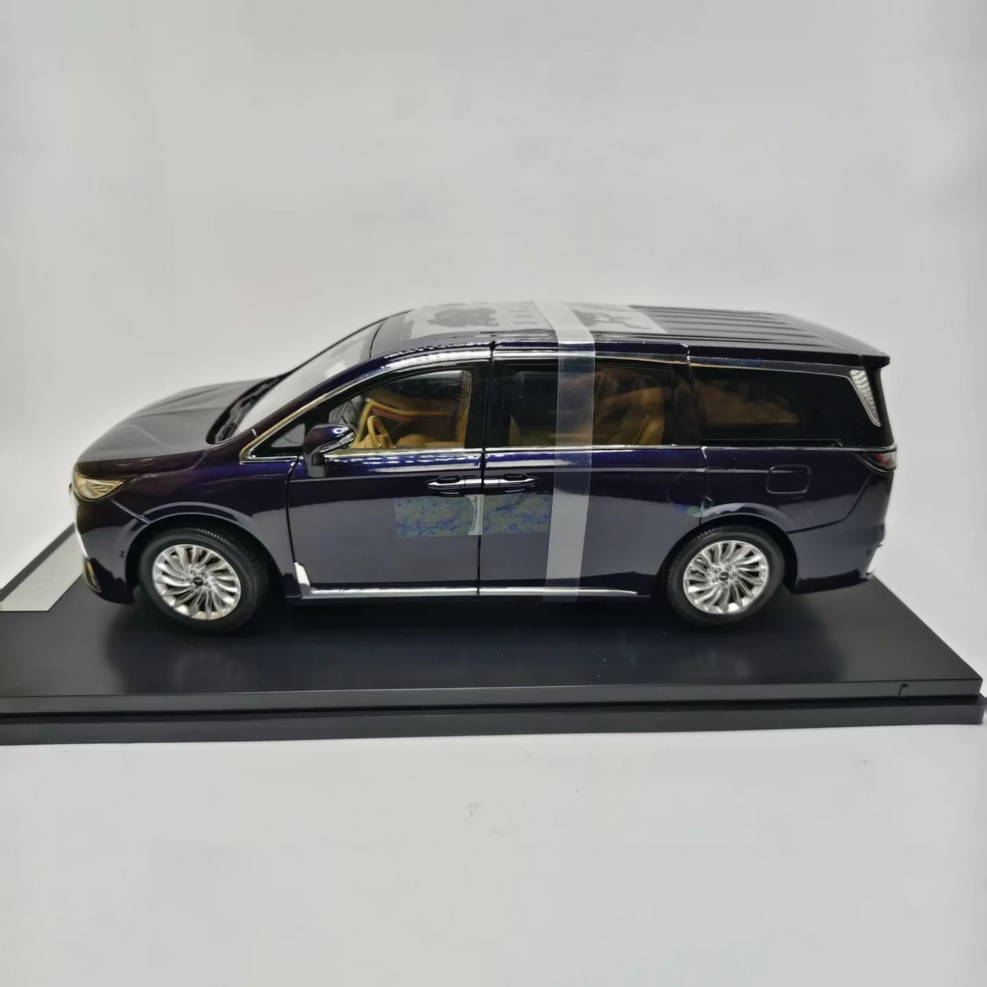 VOYAH Dreamer Desktop Decoration,Dream Die-cast Alloy Micromodel，Dongfeng Metal Car Model,Adult Gift,Forthing，Dark Purple,1:18