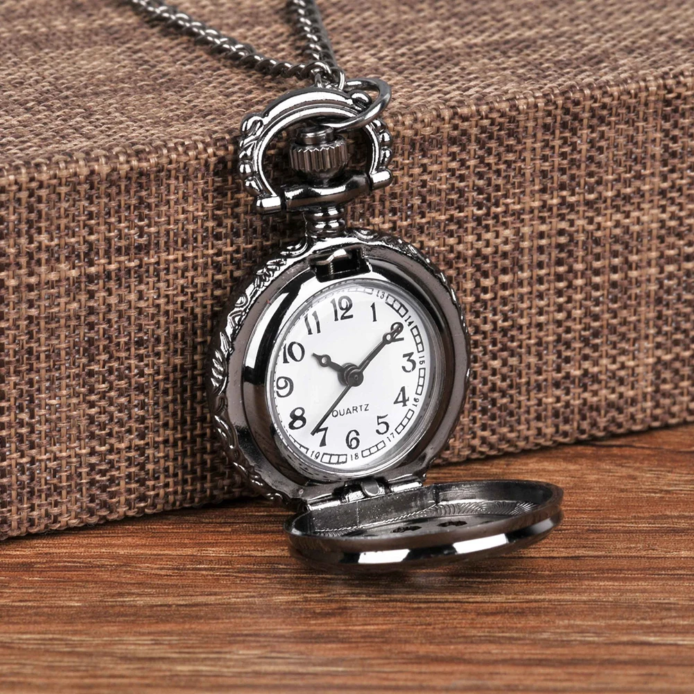 1 Stuks Nieuwe Mode Retro Zwarte Spinnen Web Zakhorloges Witte Wijzerplaat Ketting Klok Hanger Voor Mannen Vrouwen Op Ketting Verjaardagscadeaus
