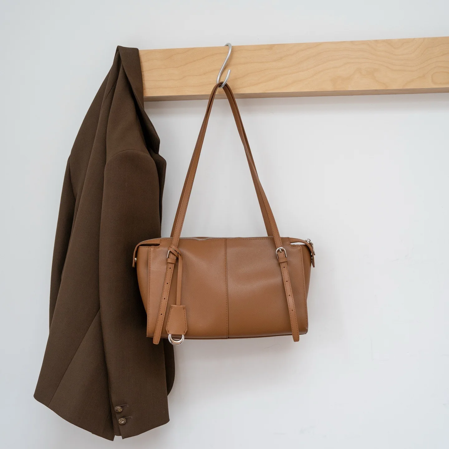 

2025 Niche New Leather Tote Bag Crossbody Simple Large Capacity Soft Leather Fashion Commuter Shoulder Handbag