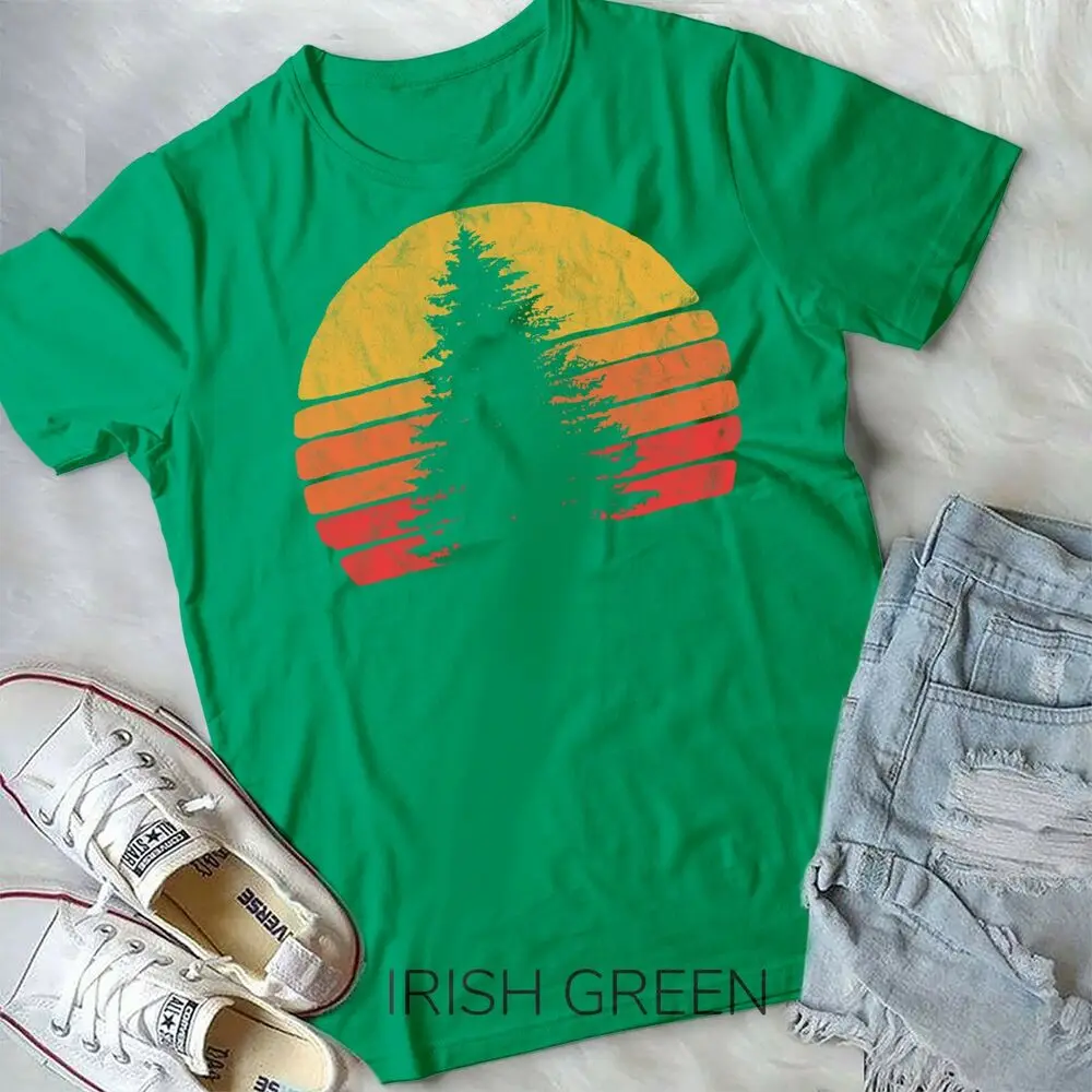 Solitary Pine Tree Sun - Vintage Retro Outdoor Graphic - Unisex Form T-Shirt