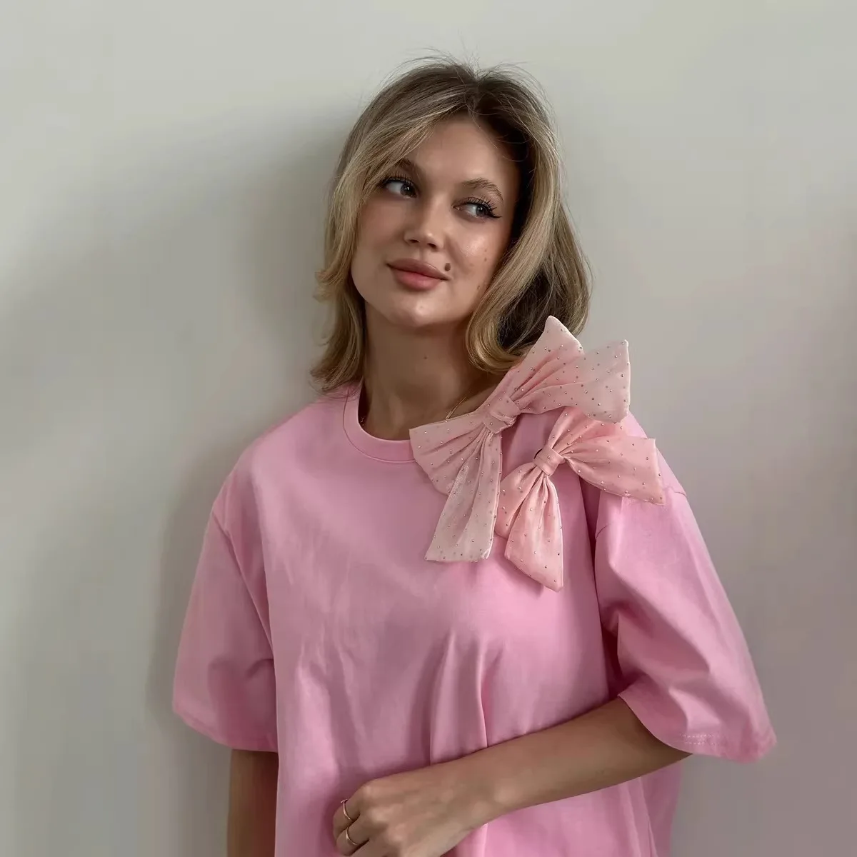 

2026 Hot Sale Loose Fit Cotton T Shirt Women 3D Rhinestone Bowknot Tee Top for Casual Daily Wear