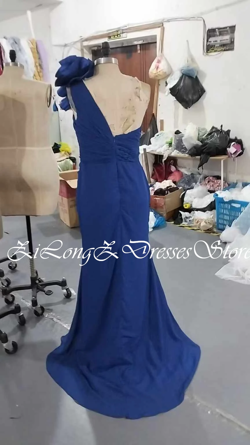 Saudi Arabia Long Beaded Evening Gowns Straight Zipper Back Side Silt Sleeveless 3D-Flower Sweep Train Purple Quinceanera Dress