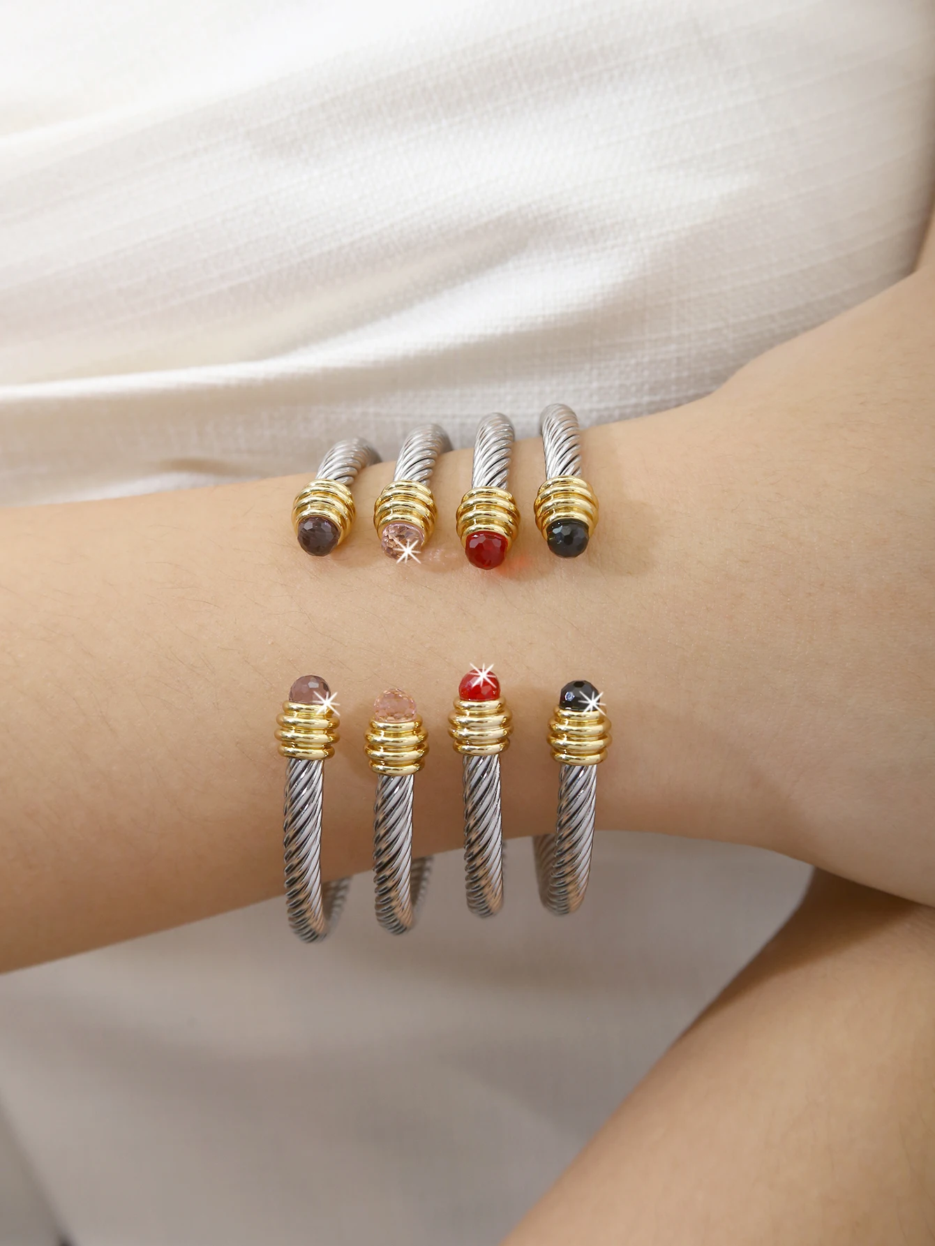 Retro Temperament Charm Light Luxury Senior Sense Of Stainless Steel 18K Gold-Plated Color Zirconia Open Bracelet Female