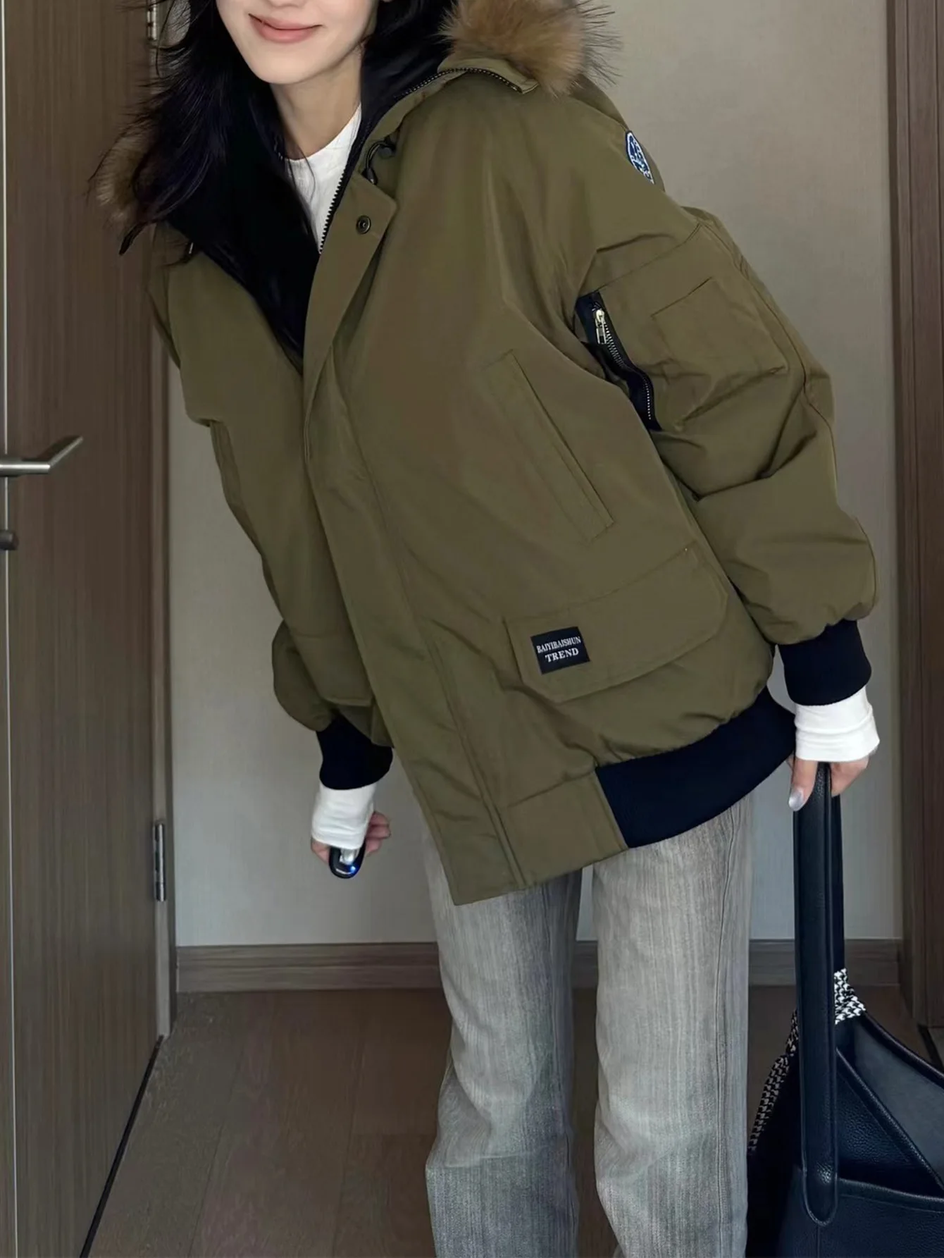 

Conciso Women's Outwear Loose Pocket Zipper Coat Hooded Raglan Sleeve Jackets Fake Fur Collar Detachable Thick Parka MZ-24582